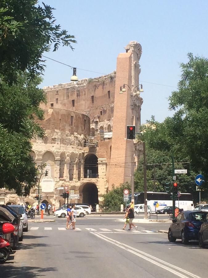 Alloggio Turistico Al Colosseo Bed and Breakfast Rom Eksteriør billede